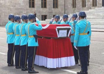 CHP’li eski vekil için TBMM’de cenaze merasimi