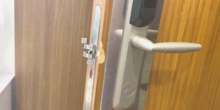 CHP’li vekilin Meclis’teki odasının kapısı kırılmıştı: Yapılan ‘böcek’ aramasının sonucu çıktı!