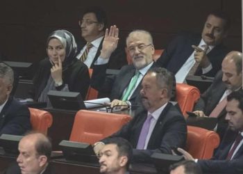 ‘Çiçeği burnunda’ AKP’li Hulki Cevizoğlu: ‘Başka mahalleden geldiğim fikrine katılmıyorum’