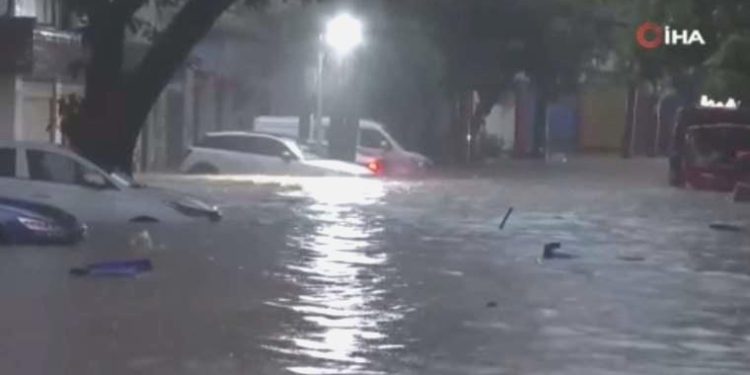 Çin’deki sel felaketinde 15 kişi öldü, 4 kişi kayboldu