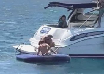 Deniz yatağında uyuyakaldı: 4 mil açıkta bulundu!