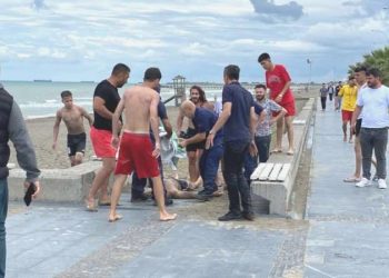 Denizde akıntıya kapıldı; 1,5 saat sonra kurtarıldı
