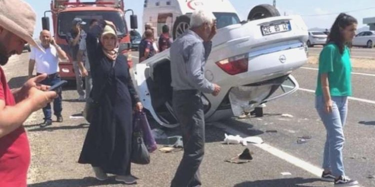Diyarbakır’da araba takla attı: 1 meyyit, 4 yaralı