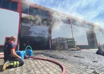 Diyarbakır’da besin imalathanesinde yangın! Tam 10 milyon liralık ziyan oluştu…