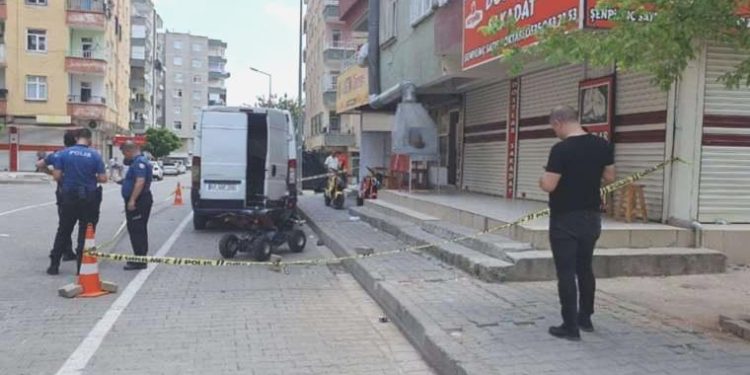 Diyarbakır’da ‘yan baktın’ hengamesi: Çok sayıda yaralı!