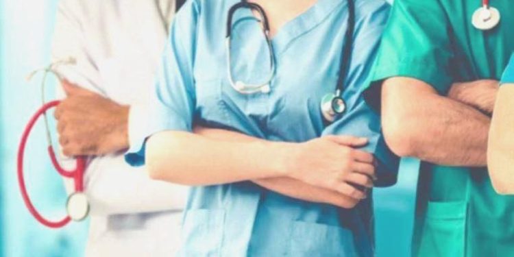 Doktorlar sıkıntılarına tahlil bekliyor: Gelecek derdimiz yüksek