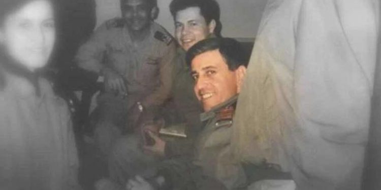 ‘Donanmanın kutup yıldızı’ Tuğamiral Cem Aziz Çakmak mezarı başında anıldı: Ölmeleri mi gerekirdi?