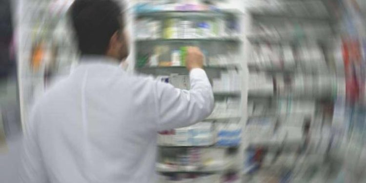 Döviz kuru vurdu: Eczanelerde ilaç yok