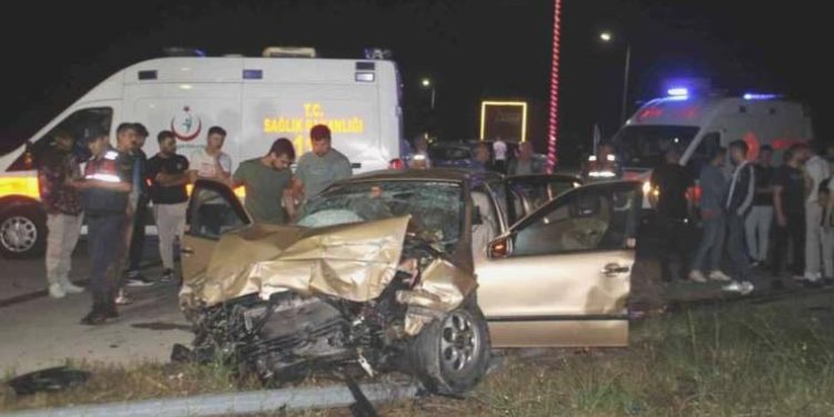 Edirne’de Bulgar ve Türk ailenin olduğu arabalar çarpıştı: 2’si çocuk 6 yaralı