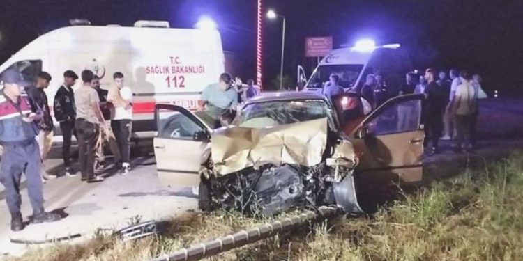 Edirne’de düğün dönüşü feci kaza: 2’si çocuk 6 yaralı!