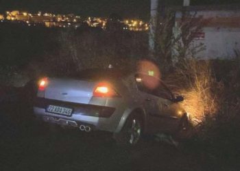 Edirne’de faciadan dönüldü: Virajı alamayan araba duvara çarparak durabildi