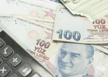 Ekonomist Hamza Yardımcıoğlu’ndan Cumhuriyet TV’de minimum fiyat değerlendirmesi: ‘Ekmekten bile tasarruf edeceğiz’