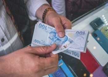 Ekonomist Remzi Özdemir’den kritik döviz uyarısı: ‘Cumhuriyet tarihinin en ağır periyodu yaşanacak’