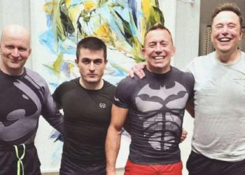 Elon Musk, Zuckerberg ‘kafes dövüşü’ öncesi ünlü güreşçi St-Pierre ile egzersiz yaptı