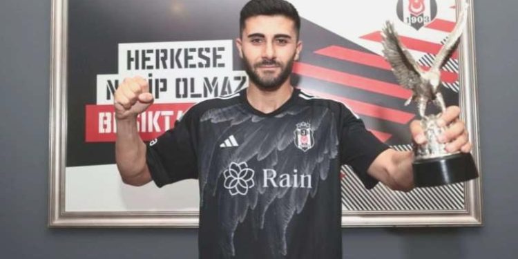 Emrecan Bulut’un peri masalı gerçek oldu: Fabrika işçiliğinden Muhteşem Lig’e!