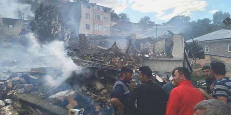 Erzurum’da korkutan yangın: 20 mesken kullanılamaz hale geldi