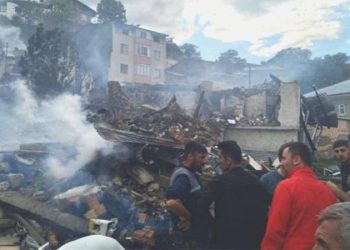 Erzurum’daki yangın 6 saat sonra söndürüldü: 12 mesken kullanılamaz hale geldi