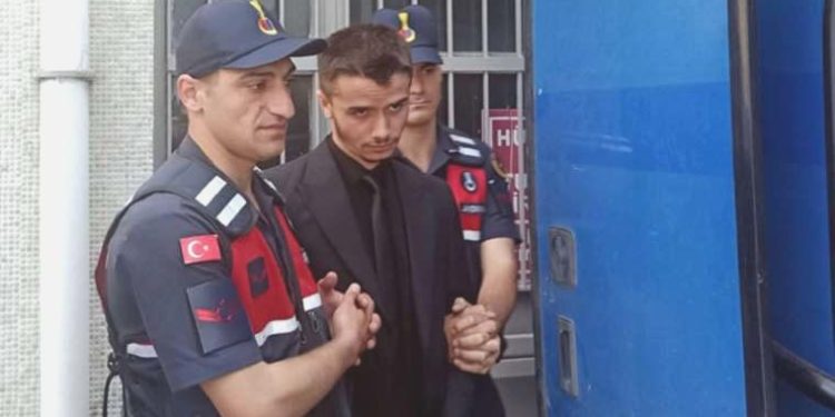 Eski sevgilisinin özel fotoğraflarını ailesine gönderip bıçakladı, 25 yıl mahpusu istendi! Mahkemede pişkin savunma…