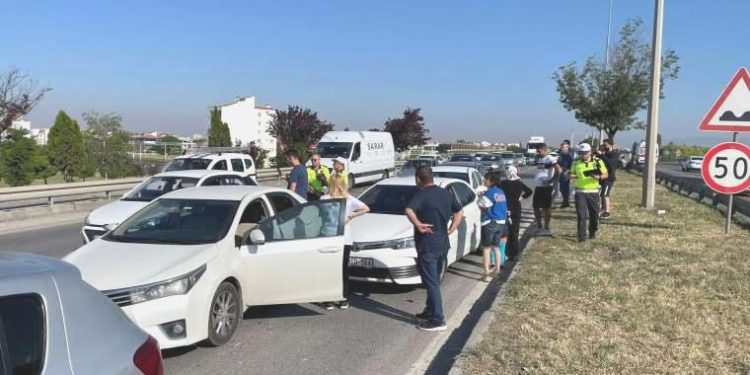Eskişehir’de 9 araçlı zincirleme kaza; 5 yaralı