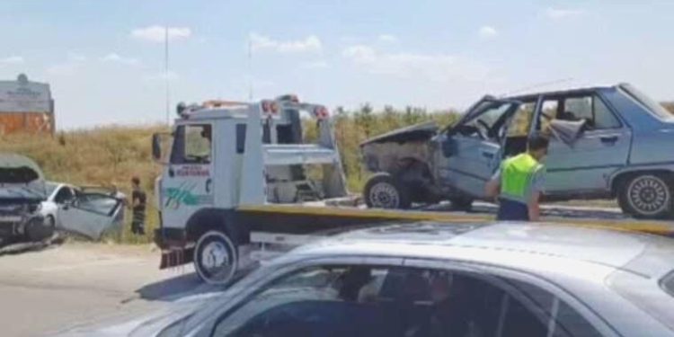 Eskişehir’de iki araç çarpıştığı kazada 1’i ağır 5 kişi yaralandı!