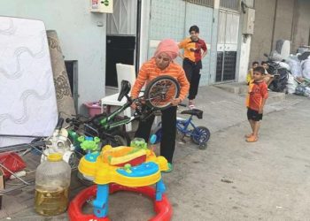 Eşyalarını sokağa attı: Konut sahibi konutu diğerine kiraya verdi!