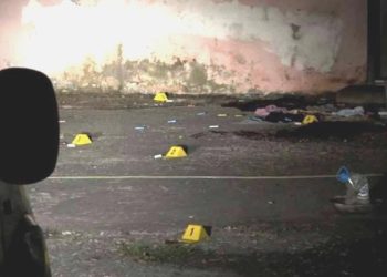 Evlat dehşeti: Babasını tüfekle öldürdü, babaannesini darbetti, meskeni ateşe verdi!