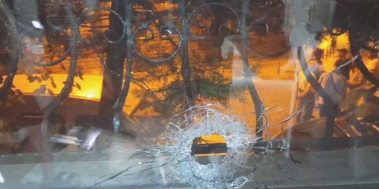 Eyüpsultan’da silahlı arbede: Mermiler konut, işyeri ve arabaya isabet etti