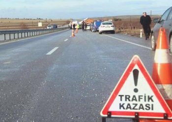 Feci kaza… İki araba çarpıştı: 3’ü çocuk 12 kişi yaralandı!