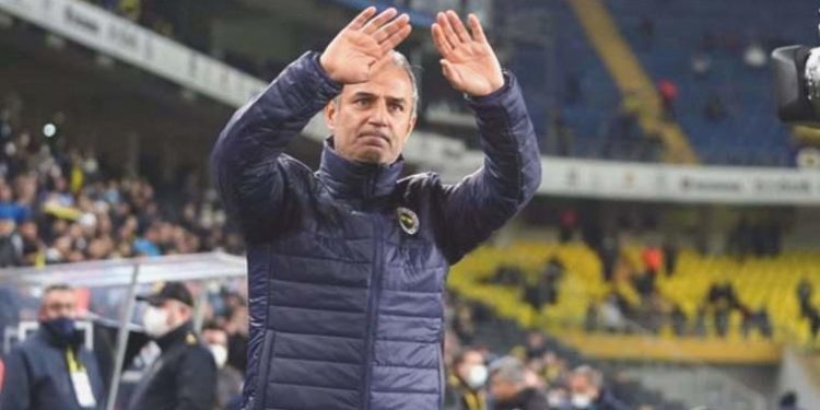 Fenerbahçe Teknik Yöneticisi İsmail Kartal’dan taraftara ileti