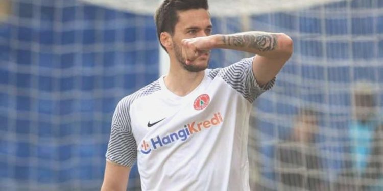 Fenerbahçe, Umut Nayir ile mutabakata vardı