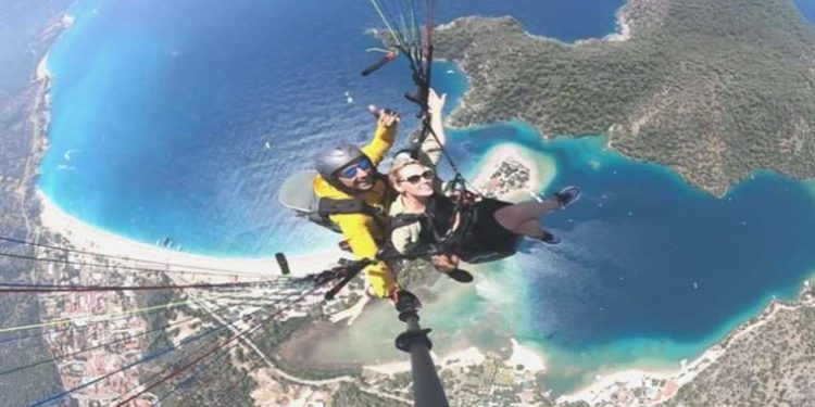 Fethiye, bayram tatilinde yamaç paraşütçülerinin gözdesi oldu