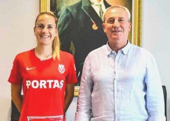 FOMGET Karadağlı futbolcu Sladjana Bulatovic’i transfer etti