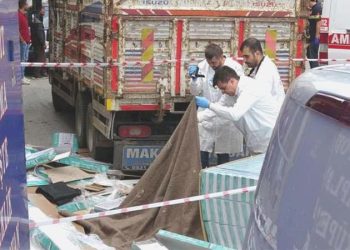 Forkliftten devrilen paletlerin altında kalan çocuk hayatını kaybetti!