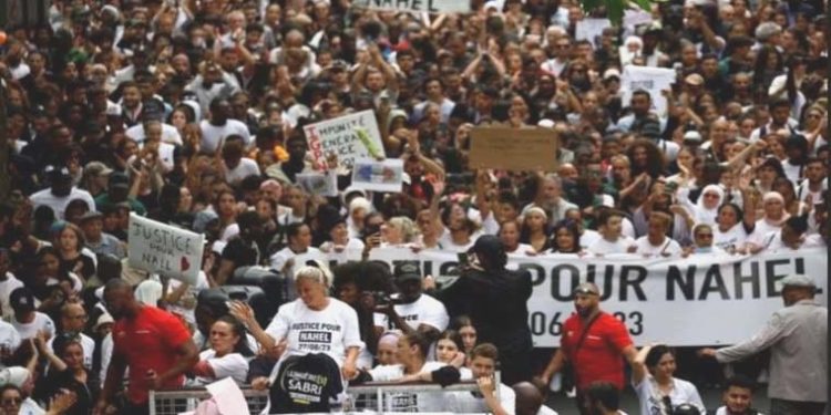 Fransa anarşinin eşiğinde