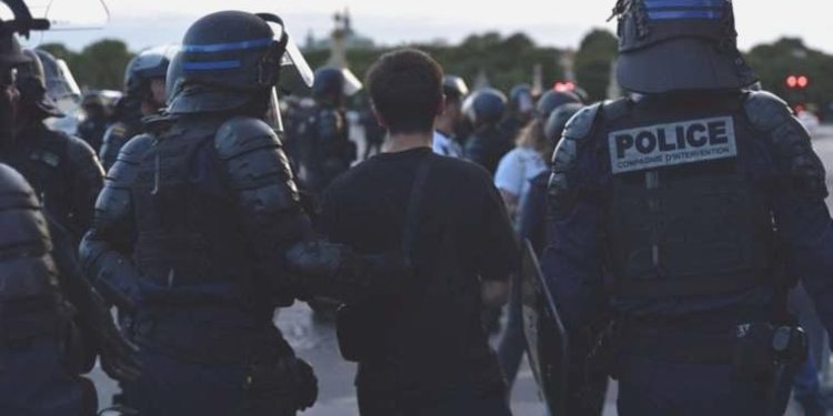 Fransa, Nael’i öldüren polisin ailesi için toplanan 1,6 milyon avroyu tartışıyor