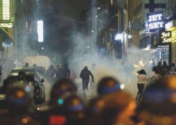 Fransa’da belediye liderlerinden şiddet aykırısı mitingler