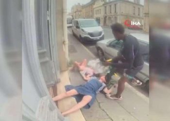 Fransa’da bir mülteci yaşlı bayanı saçından sürükledi, torununu kaçırmaya çalıştı