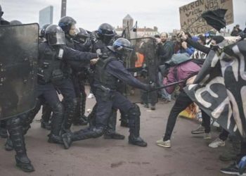 Fransa’da olaylı protestoların 5. gecesinde 121 kişi gözaltına alındı