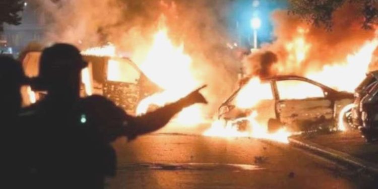 Fransa’da polisin 17 yaşındaki genci öldürmesi sonrası protestolar büyüyor: En az 77 kişi gözaltına