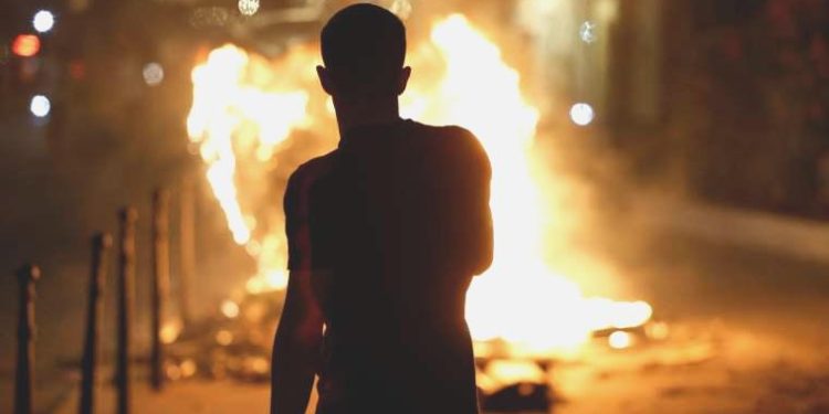 Fransa’daki isyanın art planı: ‘Bu çocukların kaybedecek bir şeyi yok’