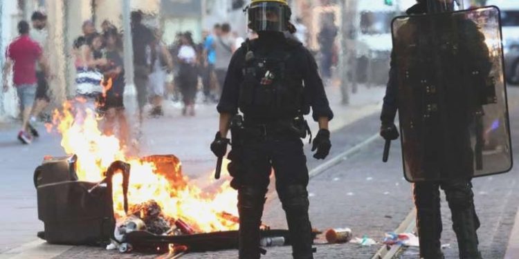 Fransa’daki isyanlara dair paylaşımların hangileri gerçeği yansıtmıyor?