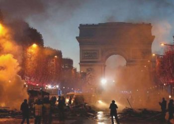 Fransız polisi Paris’teki Şanzelize Caddesi’ni tahliye etti