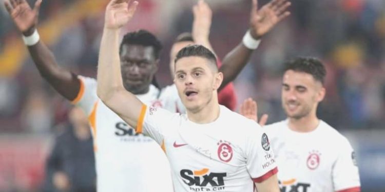 Galatasaray Milot Rashica için bonservis pazarlığında!