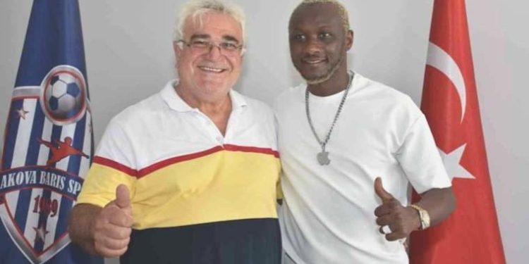 Gineli futbolcu Ibrahima Yattara’dan Sakarya’ya futbol okulu