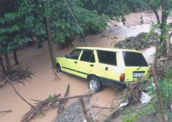 Giresun’da sel: Konut ve işyerleri su altında kaldı