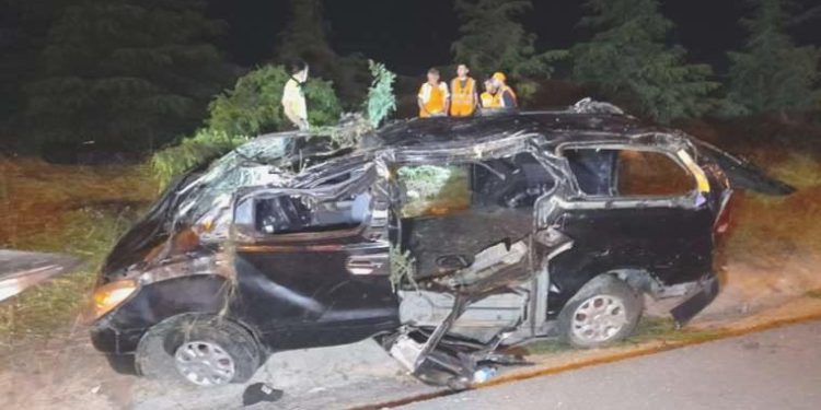 Göçmenleri taşıyan kamyonet takla attı: 14 yaralı