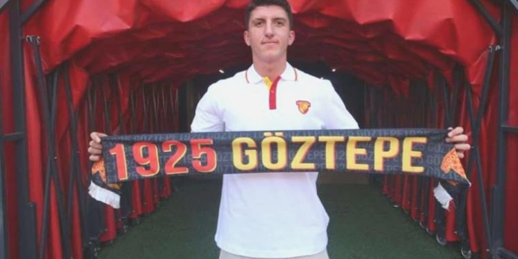 Göztepe Taha Altıkardeş’i renklerine bağladı