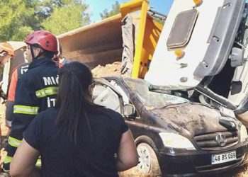 Hafriyat kamyonunun üzerine devrildiği VIP minibüsteki iş insanı hayatını kaybetti