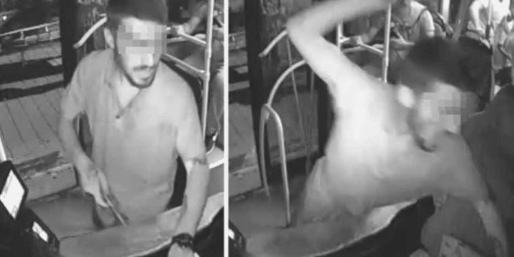 Halk otobüsünde dehşet: Ekmek bıçağıyla sürücüye saldırdı!