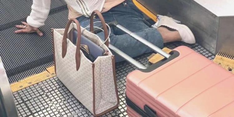 Havalimanında dehşet: Yolcunun yürüyen banta sıkışan bacağı ‘kesilerek’ kurtarıldı